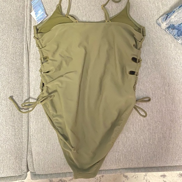 Swimsuit size M - Picture 2 of 2